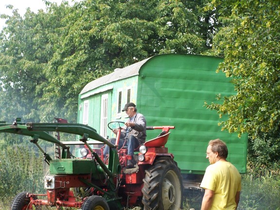 bauwagen-umstellen-1 Los gehts mit dem grünen Bauwagen