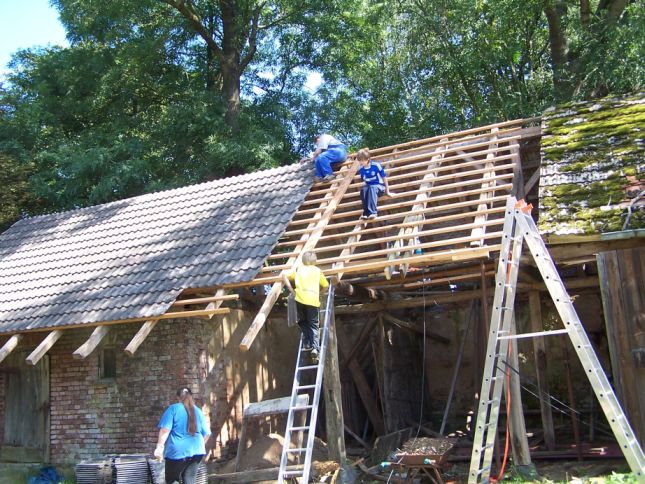 dach-gebaude-hofeinfahrt-2011 Während der Sanierung